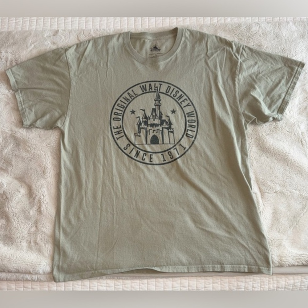 Disney World Olive Green Men's T-Shirt size XL